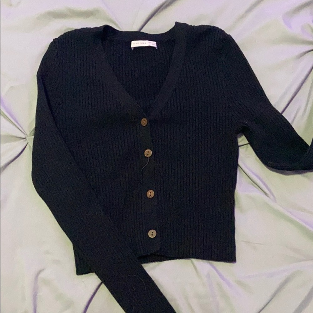 All black crop top long sleeve shirt